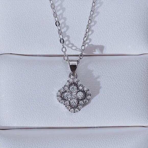 Silver Clover Sweet Alhambra pendant necklace NWT - Picture 7 of 7